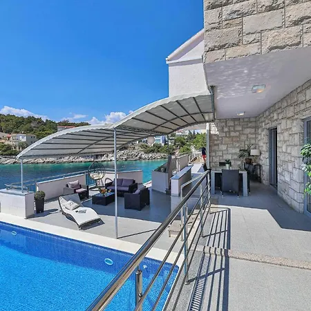 4 Bedroom Cozy In Hébergement de vacances *