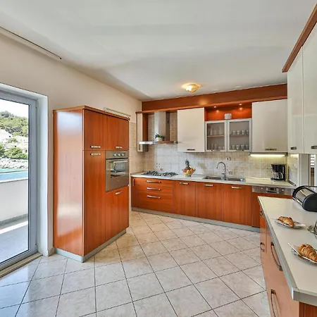 4 Bedroom Cozy In * Razanj