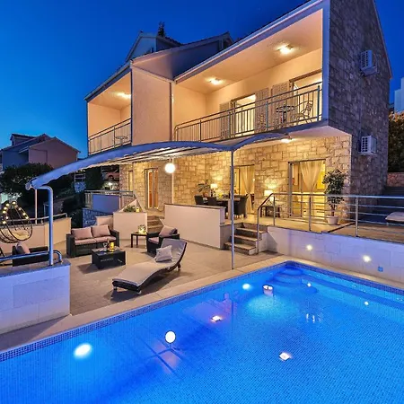4 Bedroom Cozy In