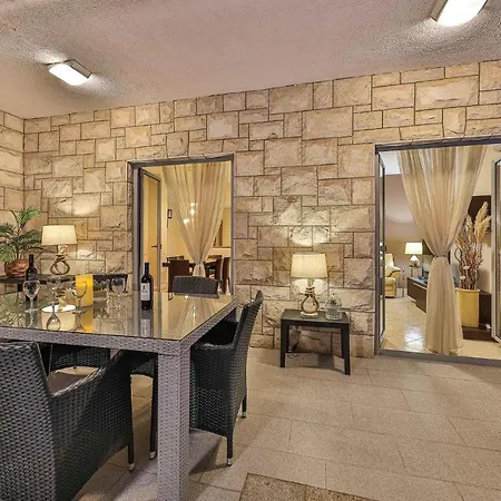 Holiday home 4 Bedroom Cozy In *