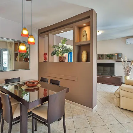 4 Bedroom Cozy In Holiday home Razanj