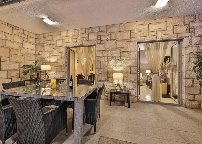 Сasa de vacaciones 4 Bedroom Cozy In *