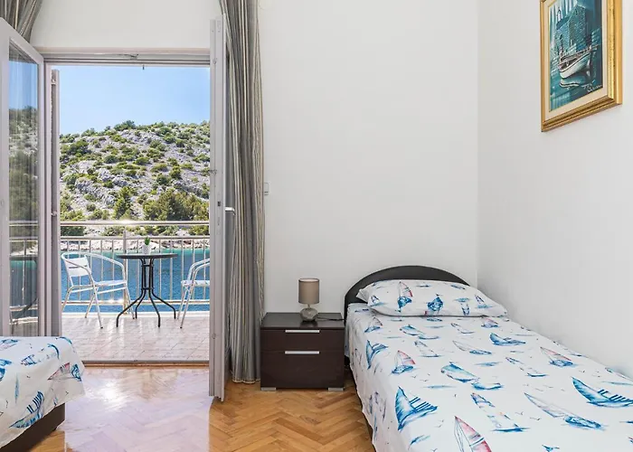 Feriehus 4 Bedroom Cozy In Ražanj